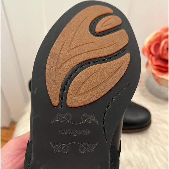 Patagonia Women’s Mule Black Leather Size 9.5 Pointed Toe - Picture 9 of 9